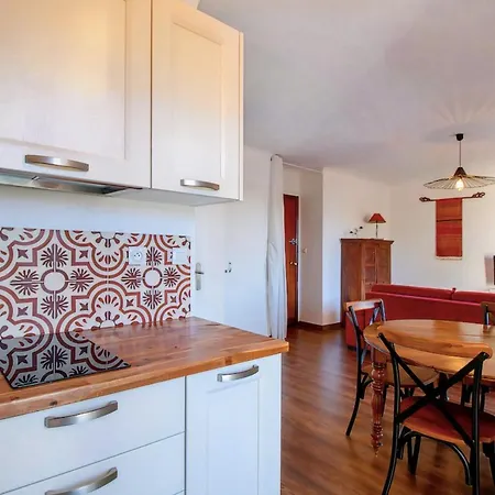 Studio For 2 With Balcony In Raphael Apartment